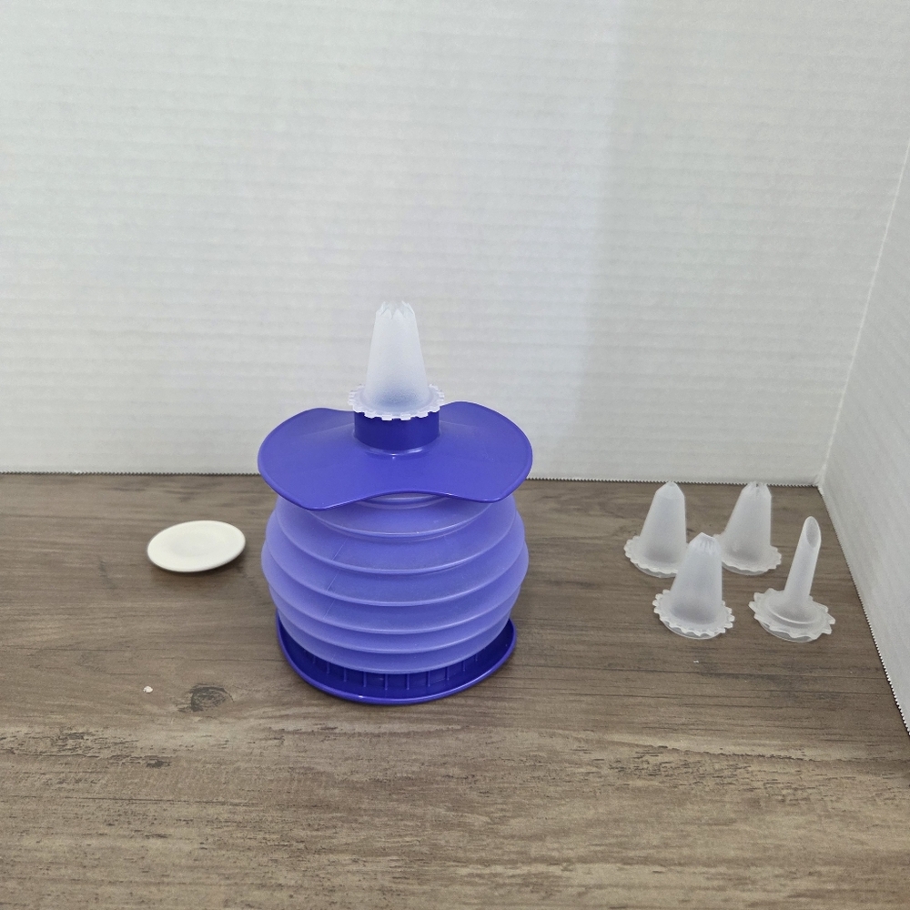 Tupperware Purple SqueezIt Cake Icing Dispenser with Nozzles 6253A, 6254A, 6255A